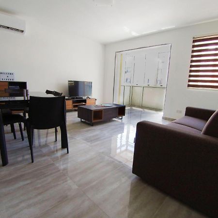 F7 Room 2, Private Bedroom Two Single Beds Shared Bathroom In Shared Flat Msida Exterior foto
