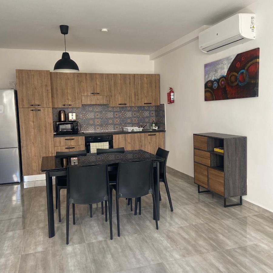 F7 Room 2, Private Bedroom Two Single Beds Shared Bathroom In Shared Flat Msida Exterior foto