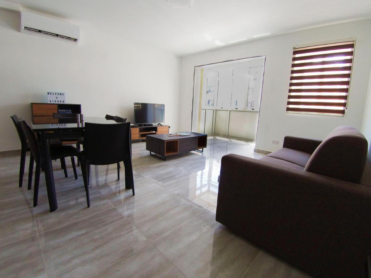 F7 Room 2, Private Bedroom Two Single Beds Shared Bathroom In Shared Flat Msida Exterior foto